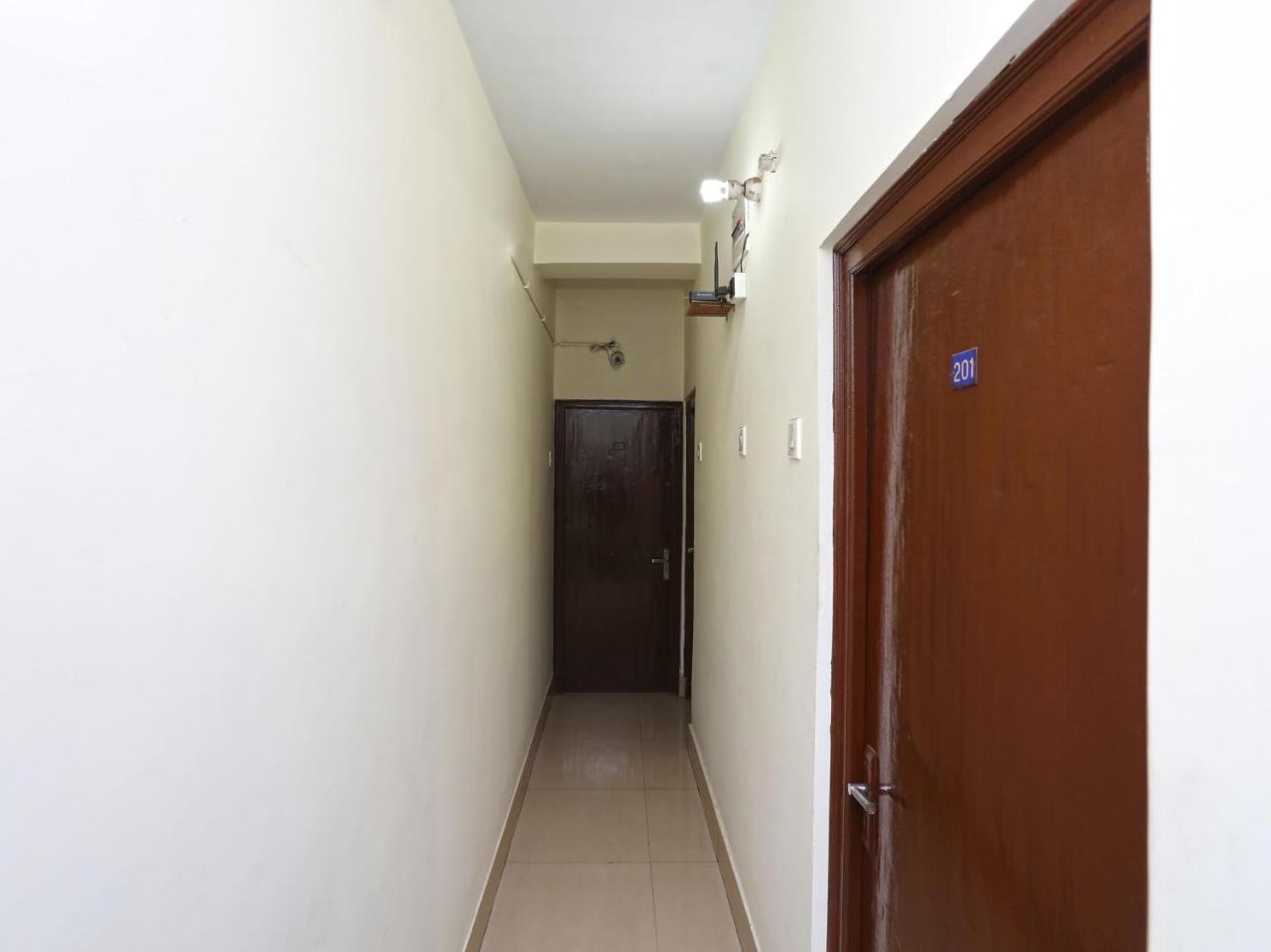 OYO 13906 Vinita Inn Santragachi Esterno foto
