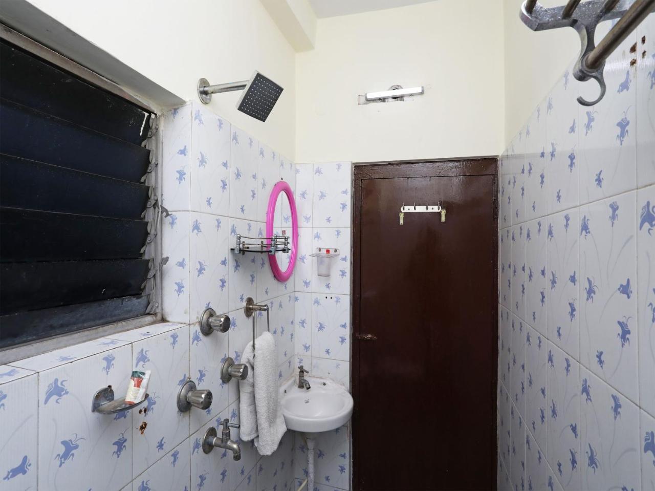 OYO 13906 Vinita Inn Santragachi Esterno foto