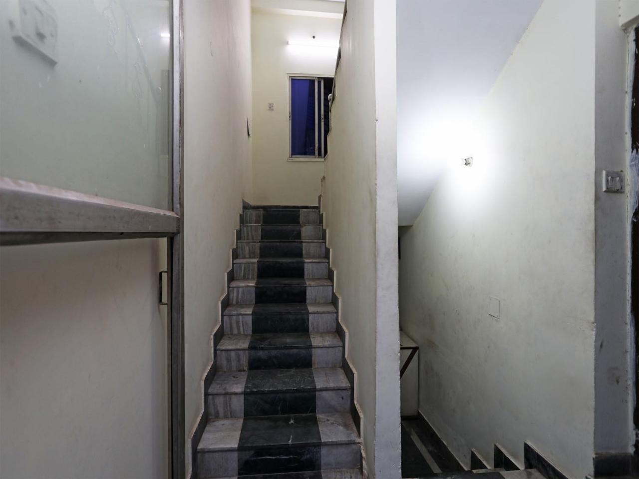 OYO 13906 Vinita Inn Santragachi Esterno foto