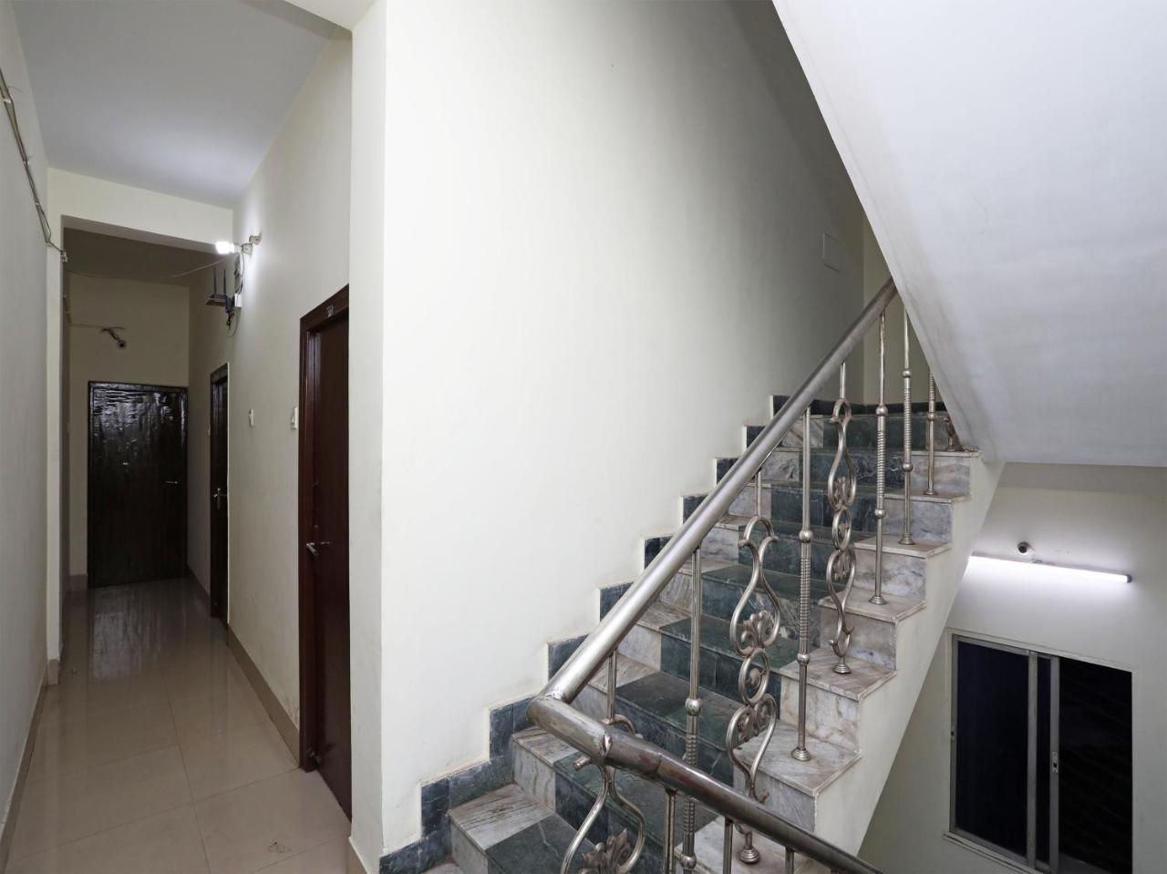 OYO 13906 Vinita Inn Santragachi Esterno foto